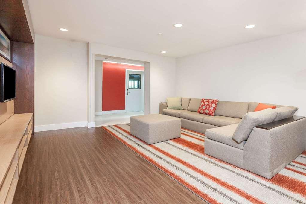 Mainstay Suites Detroit Auburn Hills Interior photo