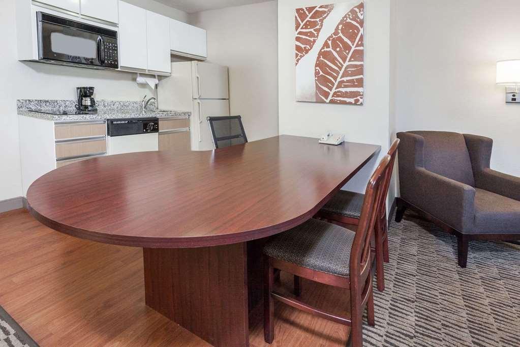 Mainstay Suites Detroit Auburn Hills Room photo
