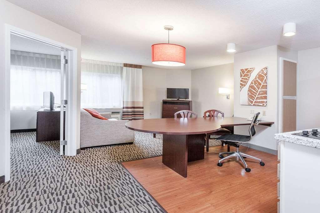 Mainstay Suites Detroit Auburn Hills Room photo