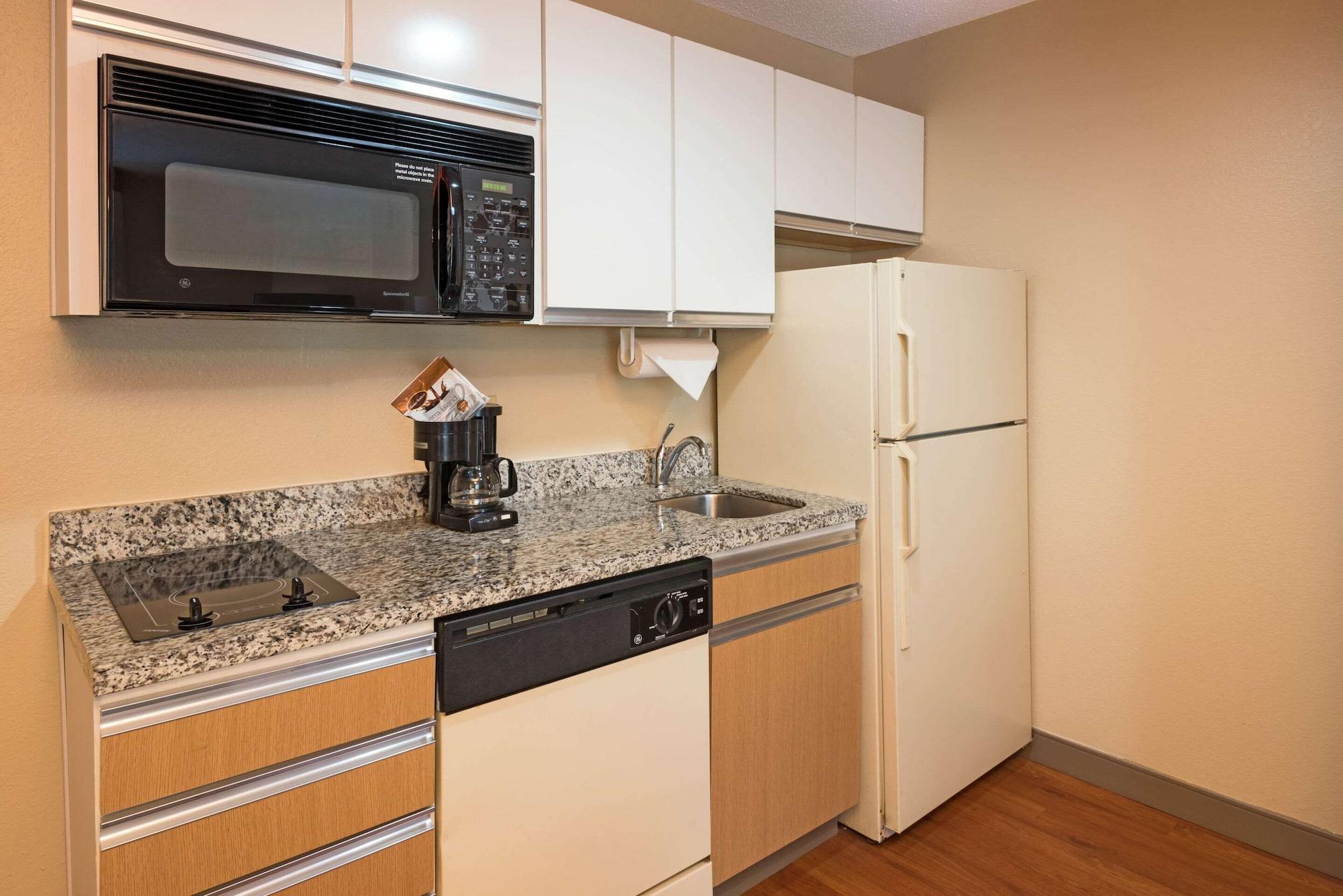 Mainstay Suites Detroit Auburn Hills Exterior photo