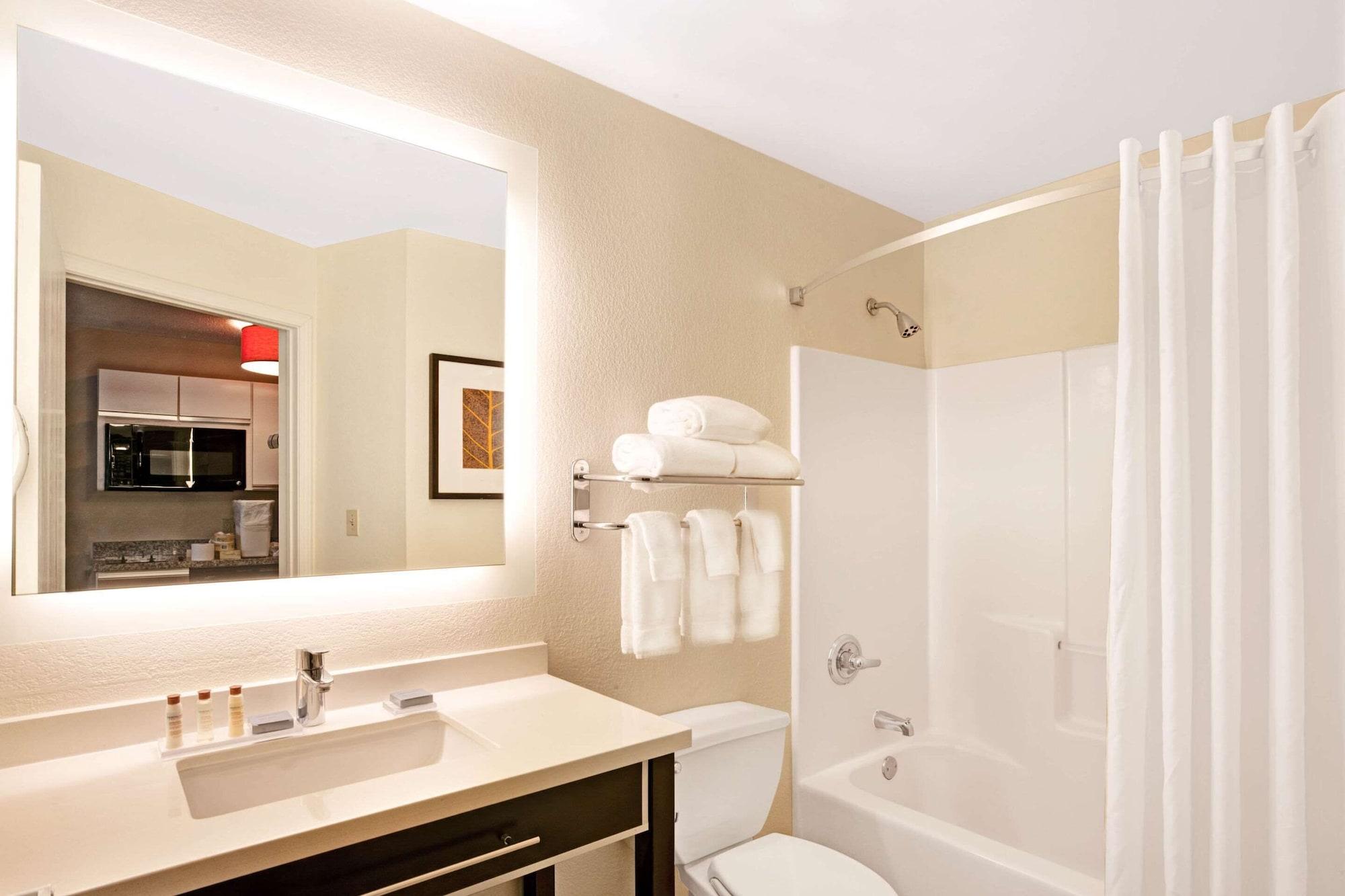 Mainstay Suites Detroit Auburn Hills Exterior photo
