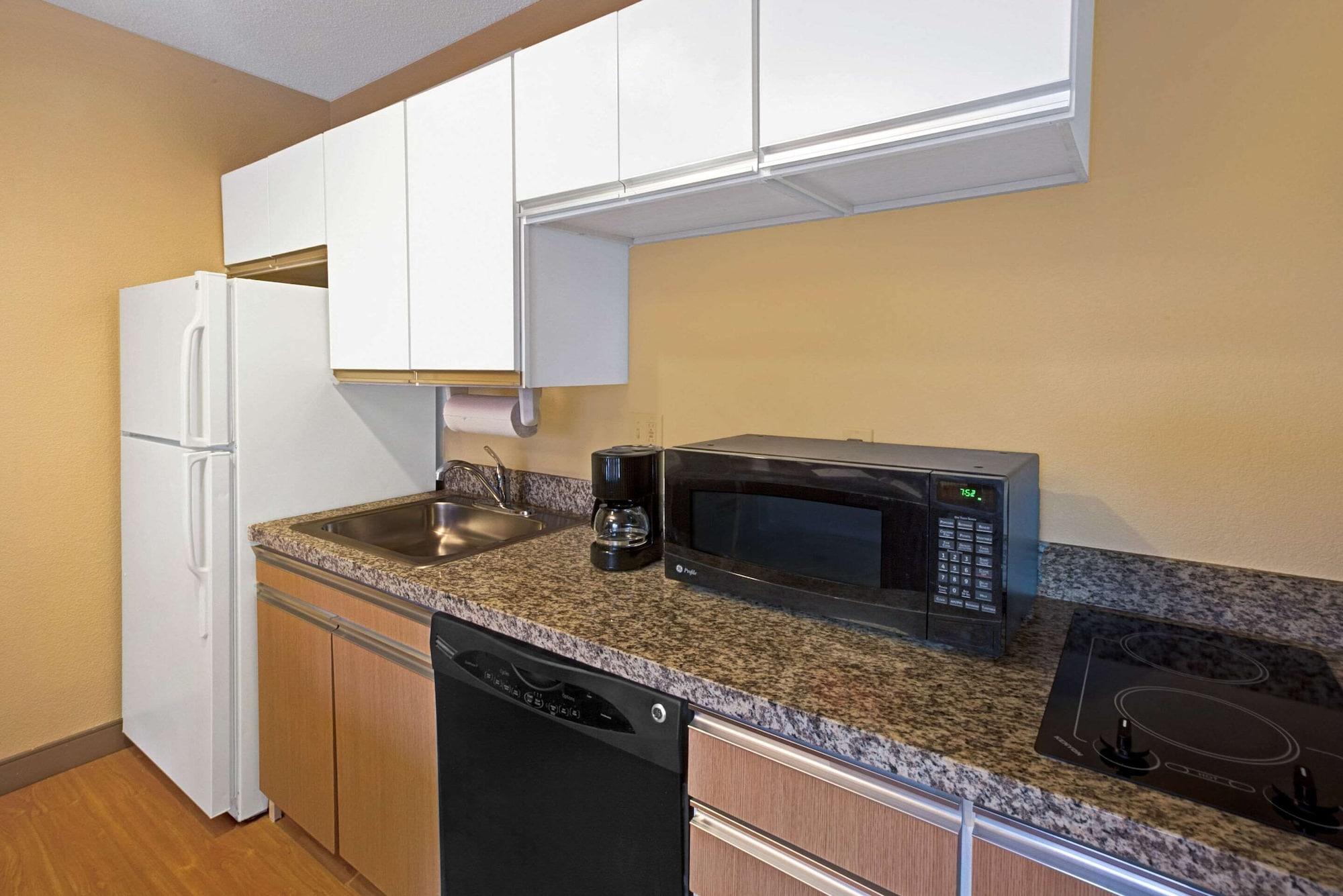 Mainstay Suites Detroit Auburn Hills Exterior photo