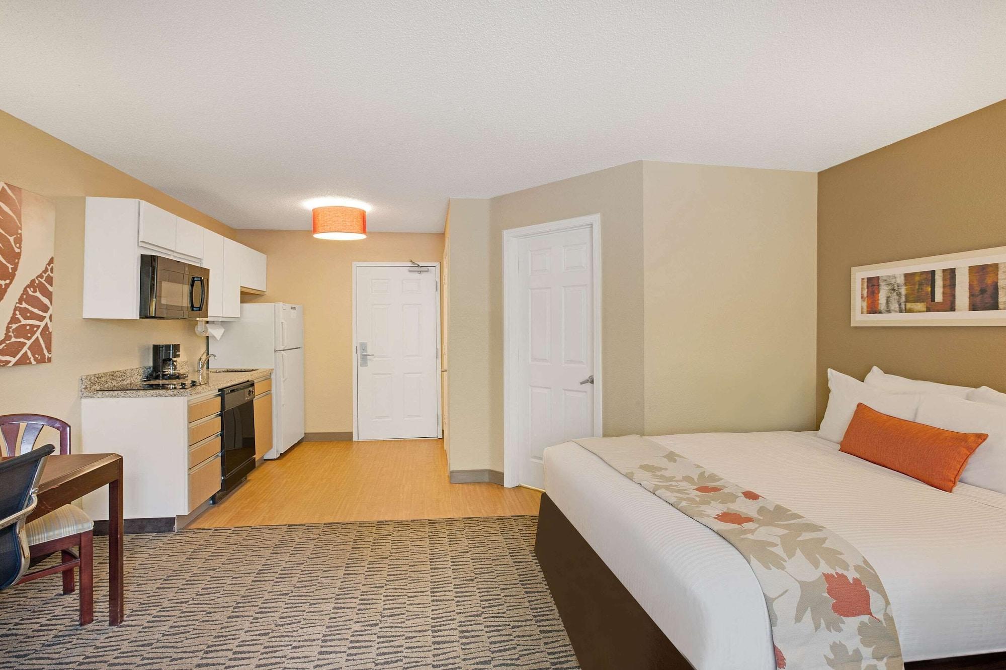 Mainstay Suites Detroit Auburn Hills Exterior photo