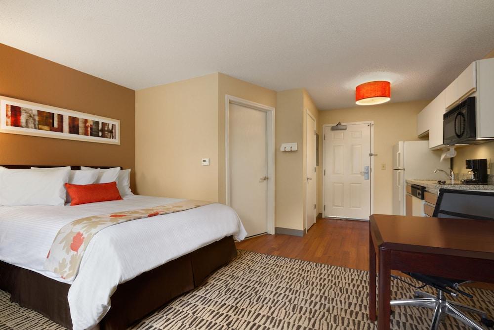 Mainstay Suites Detroit Auburn Hills Exterior photo