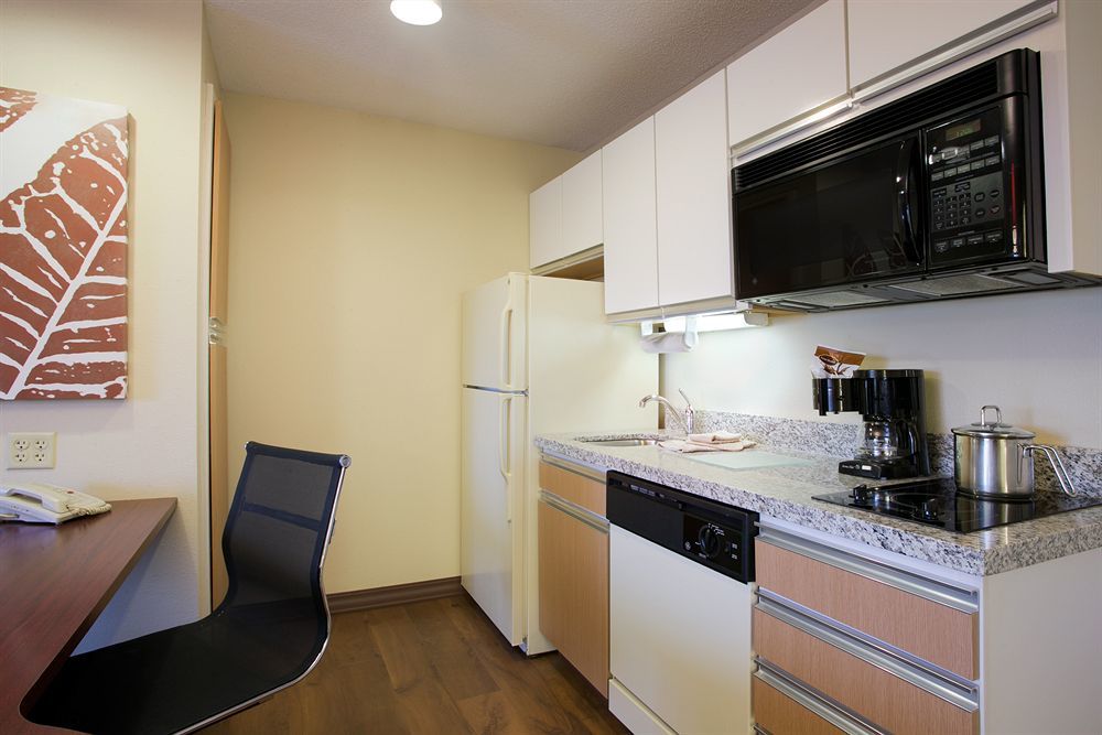 Mainstay Suites Detroit Auburn Hills Exterior photo